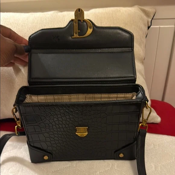 Louis and Daisy Black Crocodile Embossed Handbag Crossbody Bag